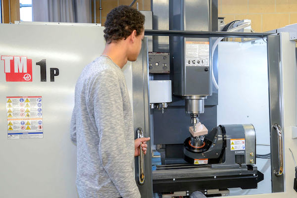 Technischer Modellbauer: Technische Modellbauerin